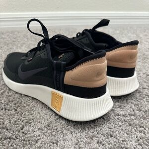 Women's Nike Reposto Black Sneakers